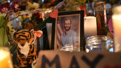 Federal agents involved in Alex Pretti’s killing placed on administrative leave