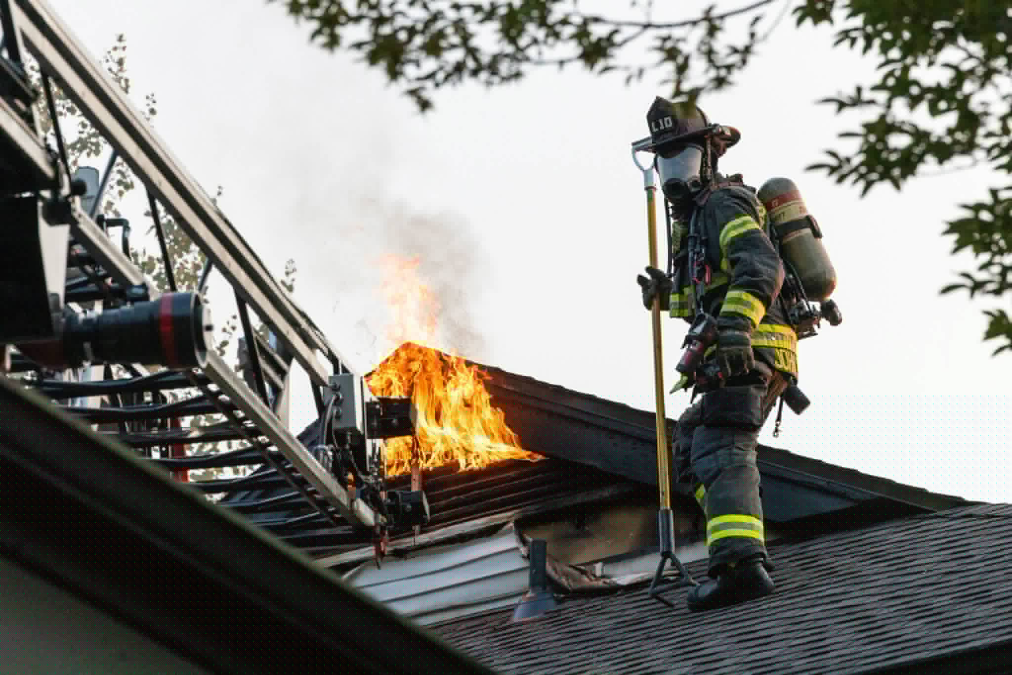 South County firefighters battle fire at three-story apartment complex in Everett