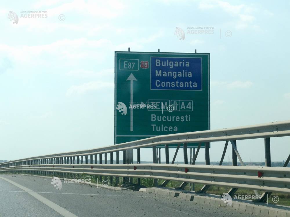 Şoferii care circulă pe Autostrada Soarelui sunt sfătuți să fie foarte atenți la eventualele obiecte din fier vechi și capcane artizanale de pe carosabil