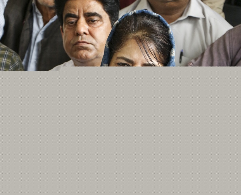 Mehbooba Seeks Smooth Horticulture Transport Amid Highway Disruption