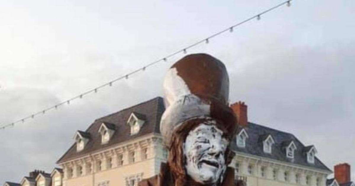 On this day: Vandalised Llandudno statue to be cleaned up