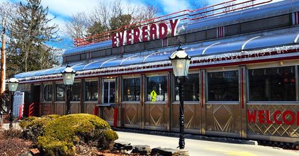 The Legendary Retro Diner In New York Where $14 Gets You A Whole Meal And More