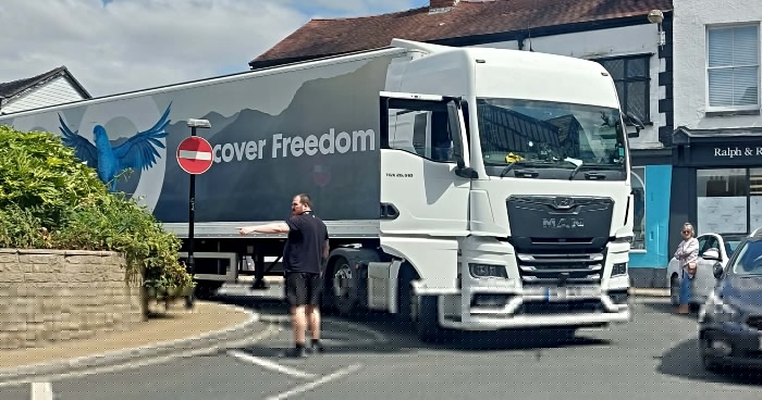 Comment on Lorry stuck in Nantwich town centre for nearly half an hour by Gary