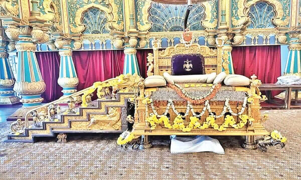 Mysuru Dasara begins today with Wadiyar’s private darbar