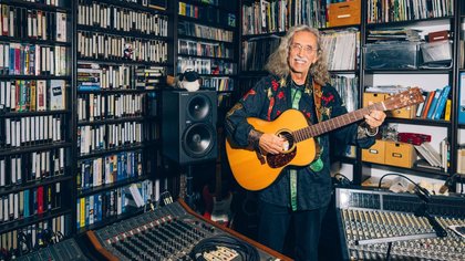 »Gitarrenbuch« wird: Peter Bursch hat Millionen Menschen das Gitarrespielen beigebracht