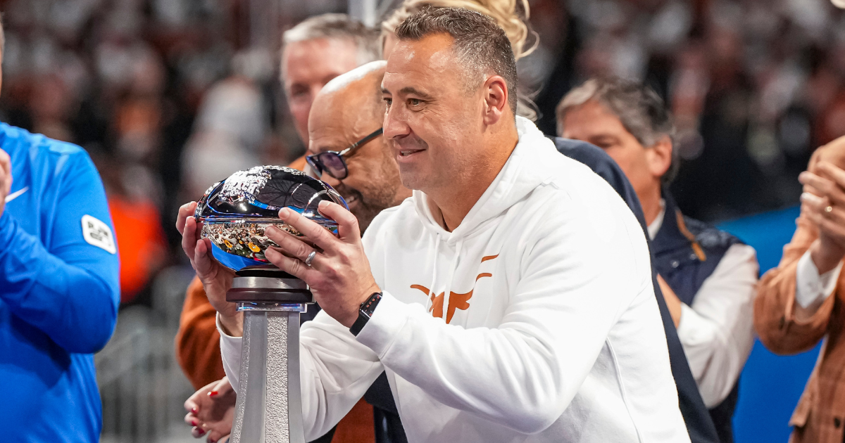 What record does Steve Sarkisian believe constitutes a successful season? + Other updates from his Thursday Zoom