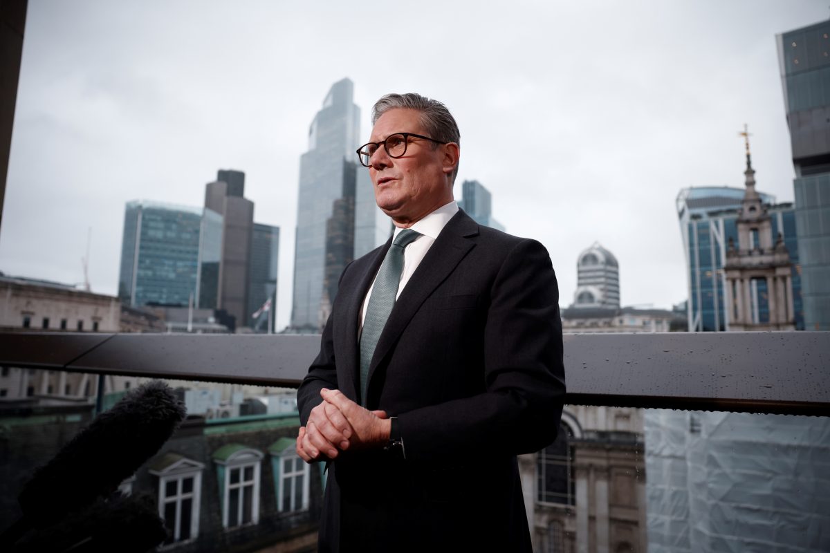 Business confidence drops in blow to Labour