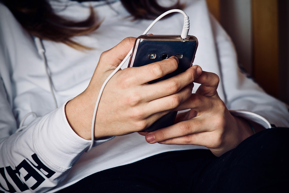 Tinder για δότες σπέρματος: Η νέα διαδικτυακή πλατφόρμα σύνδεσης δοτών και γονέων