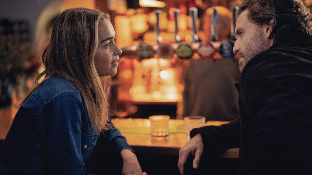 De Madre de Dragones en Juego de Tronos a viajar por universos paralelos: la nueva película de Emilia Clarke conquista a la crítica