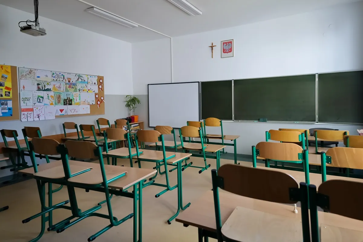 MEN nie planuje zmian. Krzyże nadal mogą pozostawać w szkolnych salach