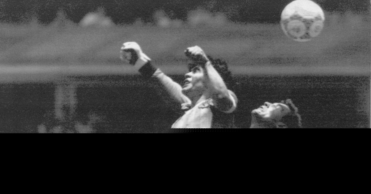 Maradonas ”Guds hand”-boll säljs på auktion