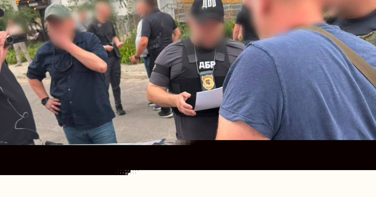За $7 000 обещали "списать" со службы: на Херсонщине разоблачили двух военнослужащих. ФОТОрепортаж