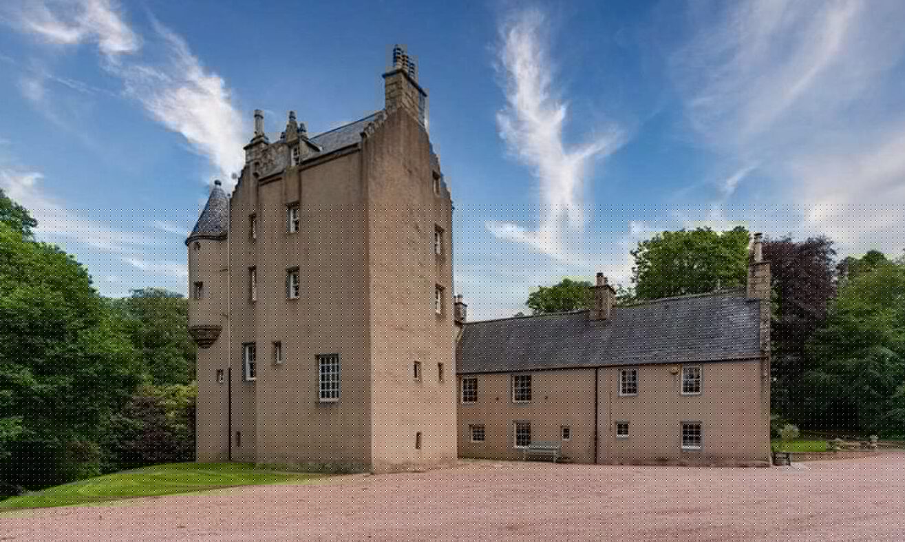 Lickleyhead Castle: Childhood home of actress Rose Leslie for sale at £1.15m