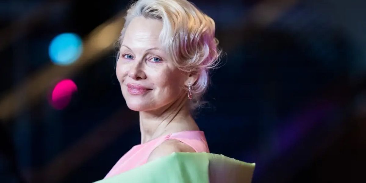 Pamela Anderson shkëlqen si dikur: Në moshën 59-vjeçare rikthen shkëlqimin që e bëri ikonë