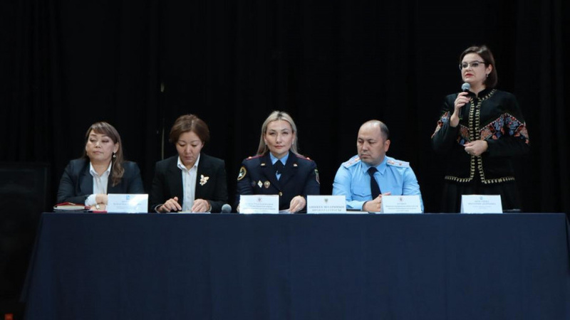 Meeting on prevention of juvenile delinquency with parents of school students takes place in Bishkek