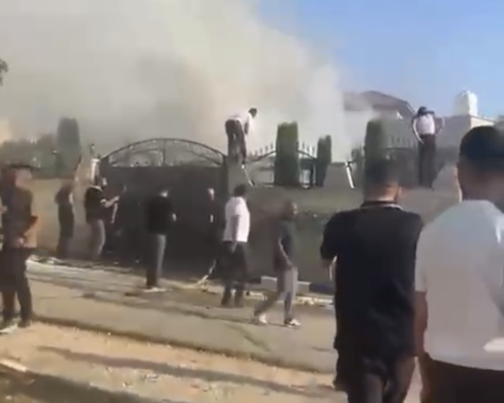 وسط تحذيرات بمزيد من الاعتداءات : المستوطنون يهاجمون قرى نابلس ورام الله بحماية الاحتلال