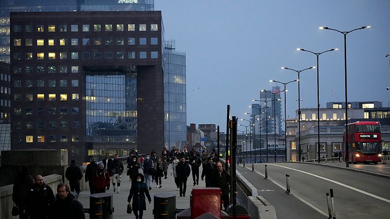 The new hybrid working norm in the UK: How many days in the office?