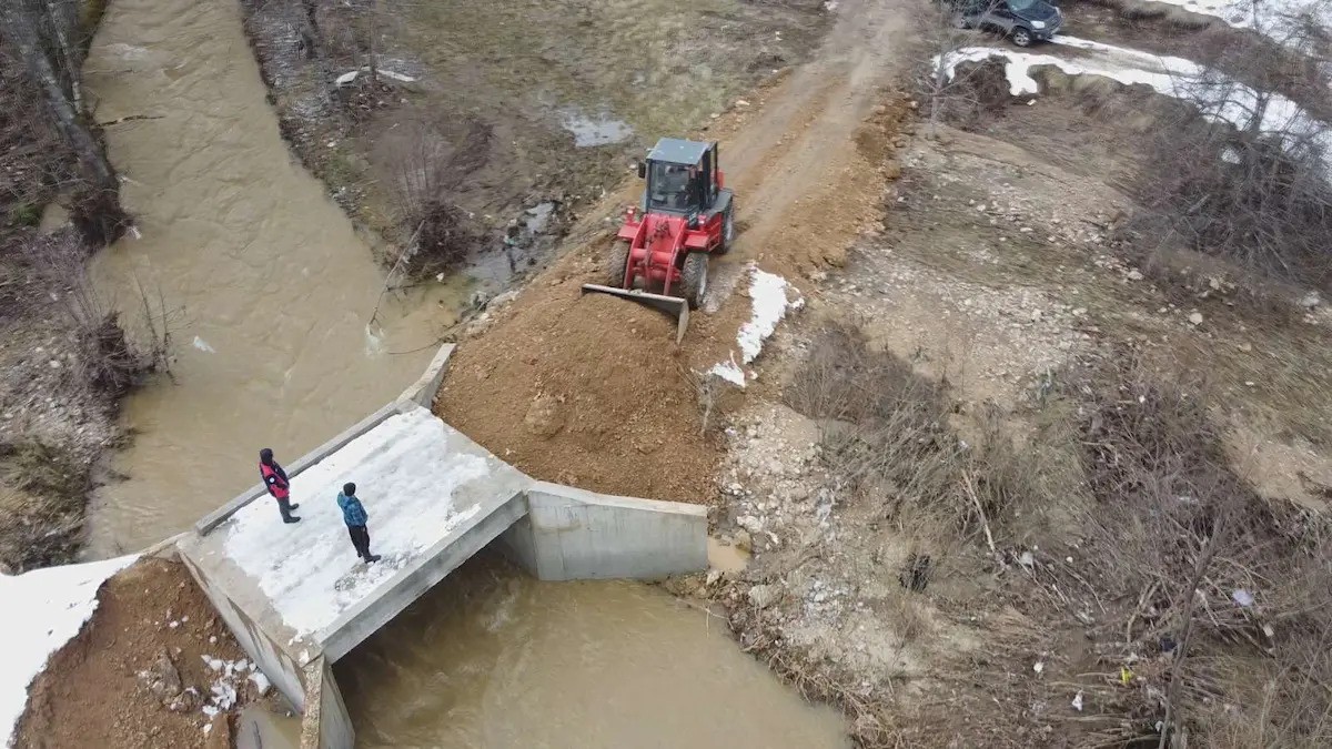 "POPLAVA IZBRISALA PUTEVE, VODA STIGLA DO KUĆA" Haos u Priboju, štab u stalnom zasedanju, situacija je DRAMATIČNA (FOTO)