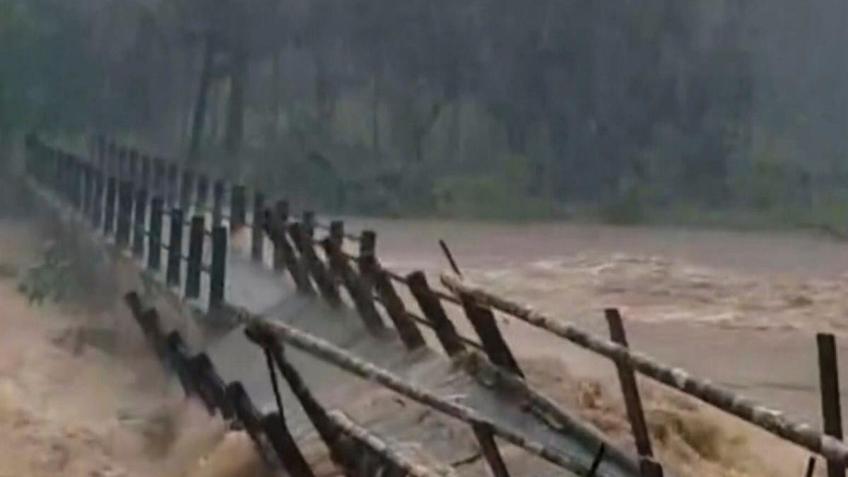 CM to visit flood-hit Aranmula today as orange alert covers 12 Kerala districts
