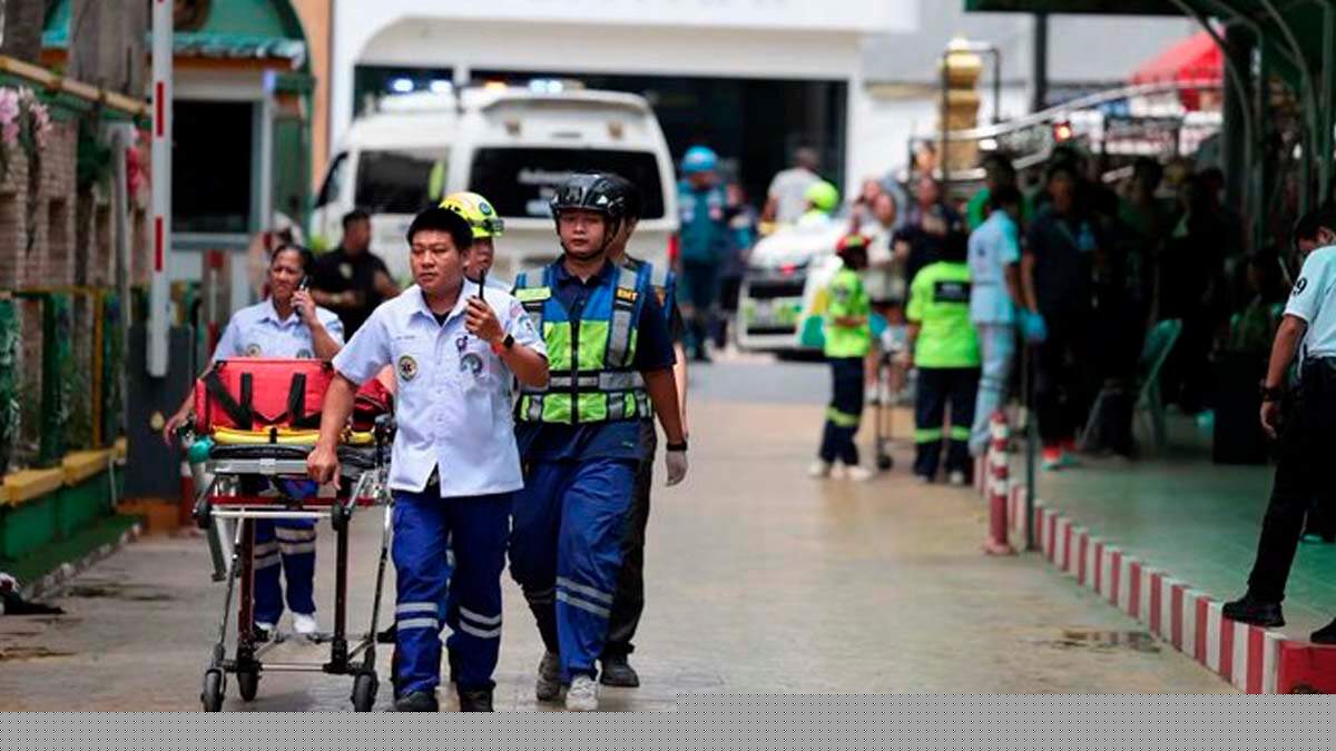 Un adolescente de 14 años mata presuntamente a sus abuelos y abre fuego en un instituto de Tailandia