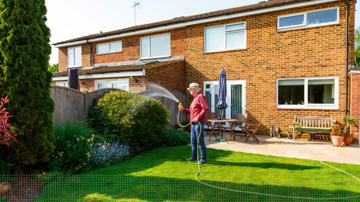 ‘I’ve filled two paddling pools today’: The neighbours at war over hosepipe bans