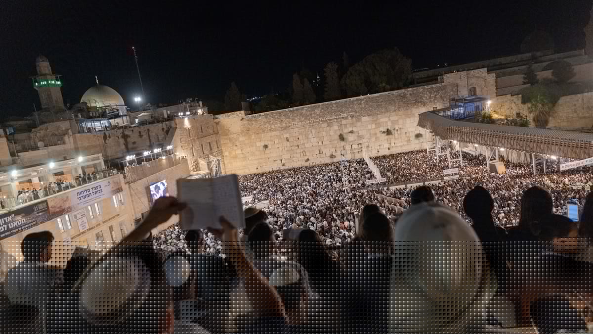 Western Wall Prepares for 19 Major Selichot Services During Month of Elul