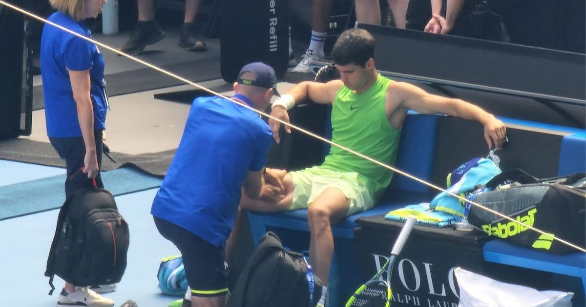 Užas za Alkaraza na AO, povredio se nadomak plasmana u finale, Zverev urlao na Srpkinju: "Ne mogu da verujem"