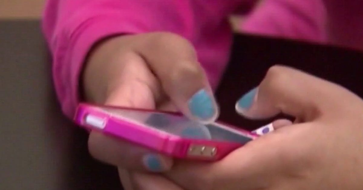 LAUSD students return to school Wednesday with new screen-time rules