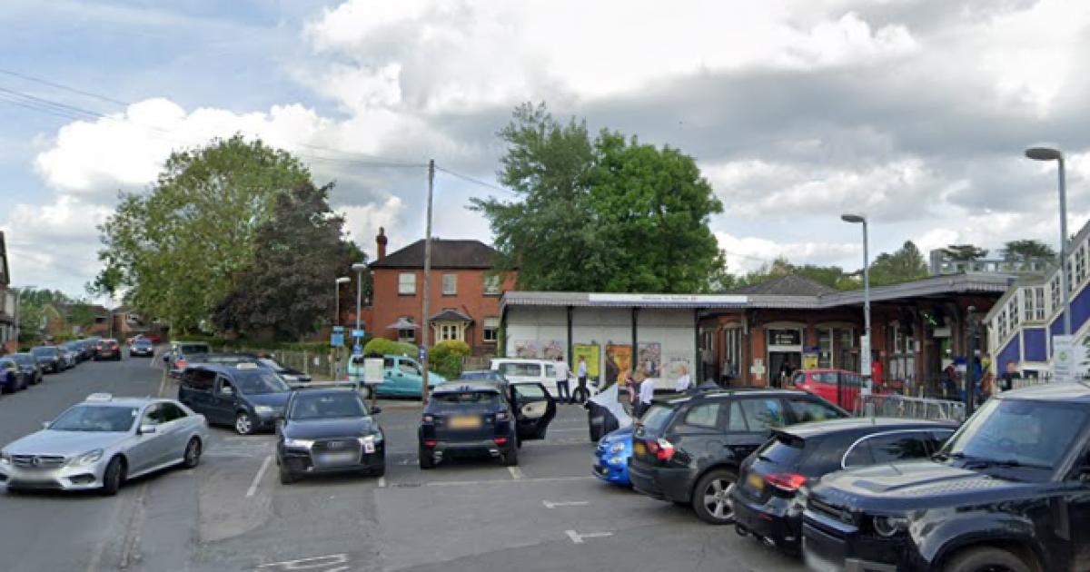 Hundreds sign petition to fix 'parking nightmare' at train station