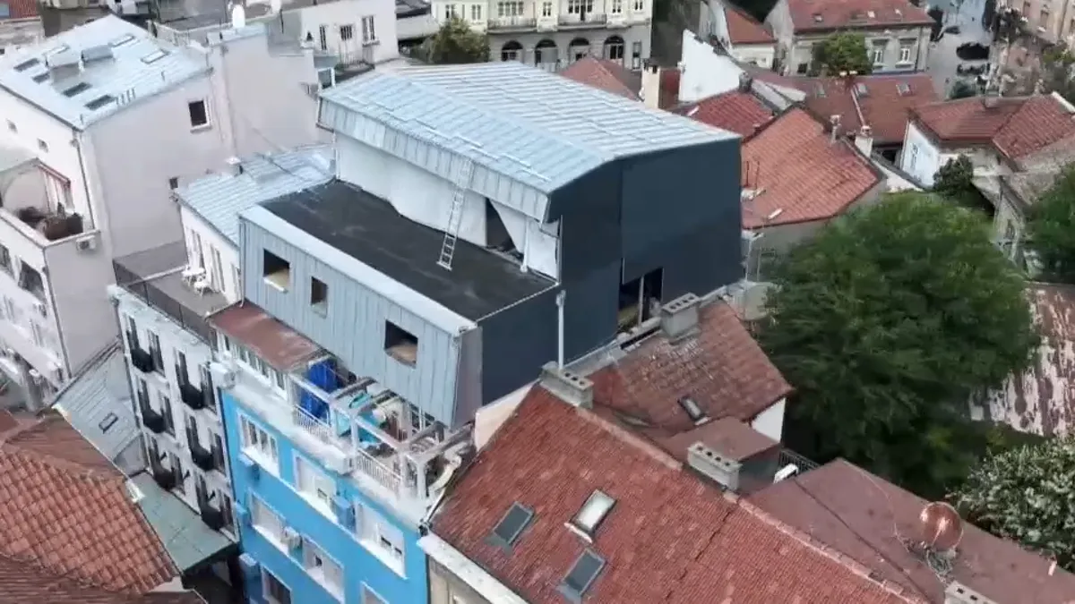 Dva sprata bez dozvole podignuta u Skadarliji: Investitor po zakonu "Svoj na svome" sada hoće da ih legalizuje