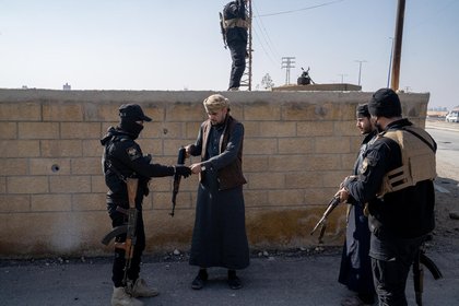 Dans le nord-est de la Syrie, l’enjeu de la « réconciliation » entre les anciens combattants des FDS et les autorités de Damas