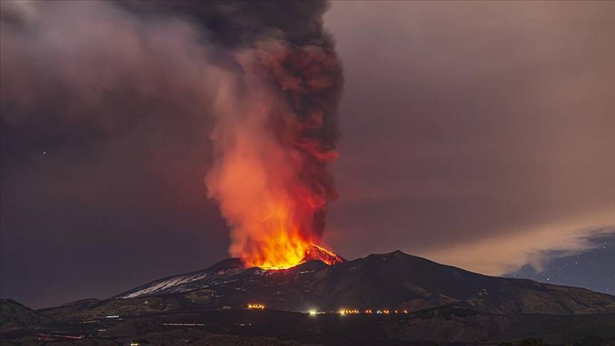 Letovi na italijanskom aerodreomu Catania ponovo obustavljeni zbog erupcije Etne