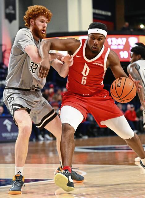 Bonnies get first conference road win with second-half rally over Duquesne