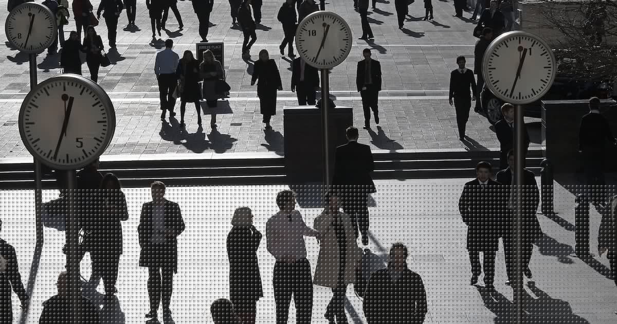 Vacancies fall again as private sector wage growth drops below 3% – ONS