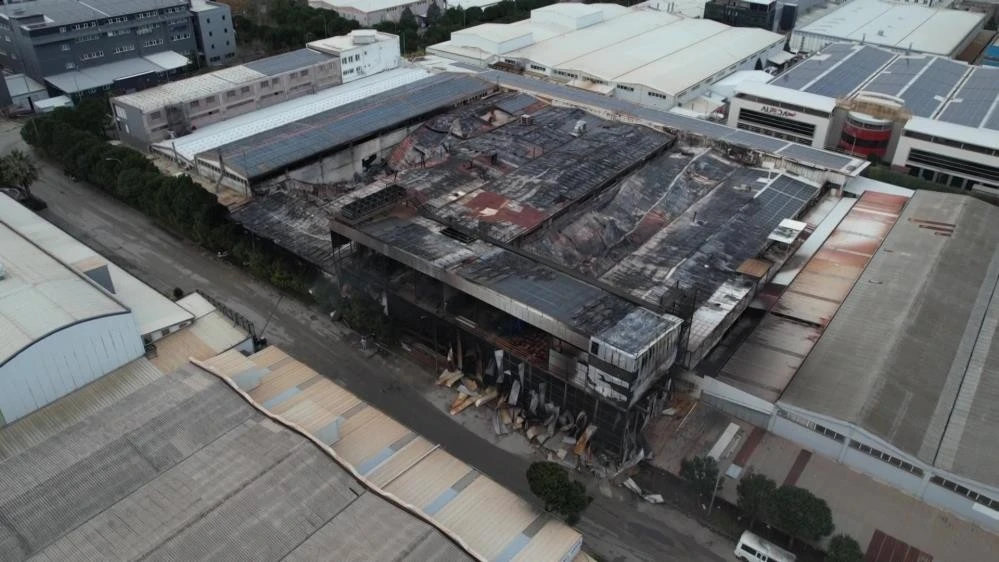 Bursa'da yanan fabrikanın havadan görüntüleri