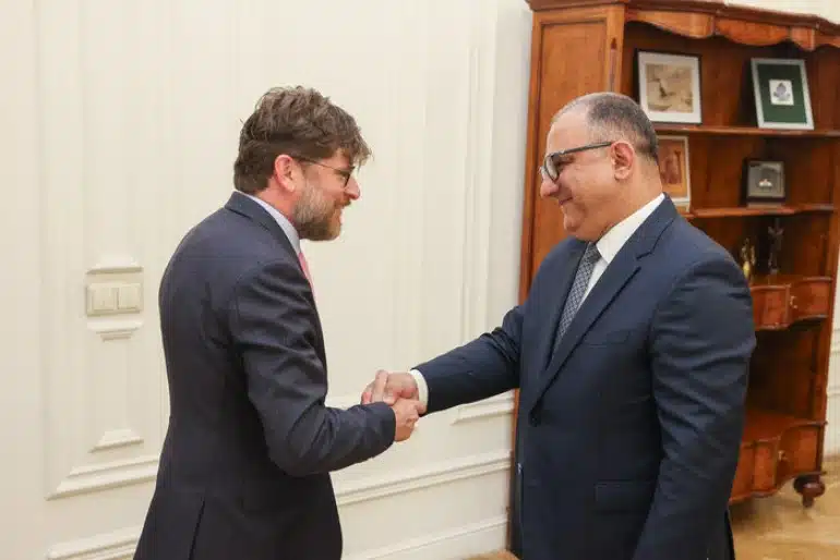 Le vice-Premier ministre arménien Tigran Khachatryan a rencontré l’ambassadeur de France en Arménie Olivier Decottignies pour une réunion d’adieu
