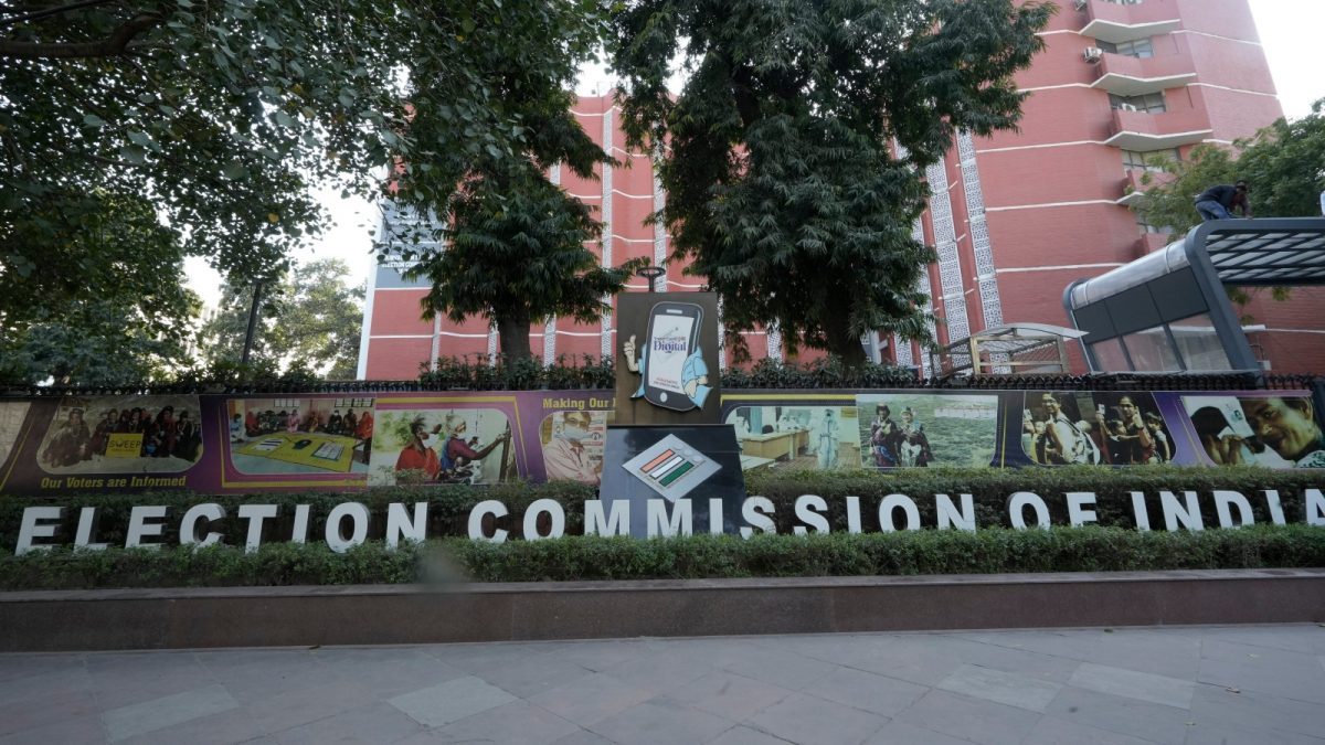 ECI Seeks Detailed Report On Recruitment Of BLOs In Bengal After 4,500 Complaints