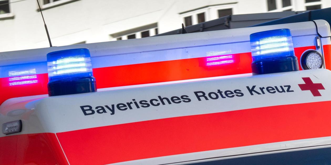 20-Jähriger kuppelt Anhänger ab und verletzt sich schwer: Plötzlich eingeklemmt