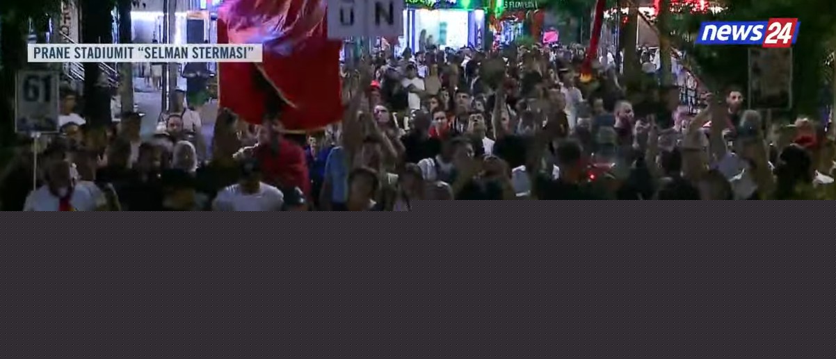 VIDEO/ Asgjë s’e ndal revoltën, protesta antiqeveritare në ditën e 61-të. Oshëtijnë thirrjet: Ndryshim sistemi, Shqipëria e rinisë!