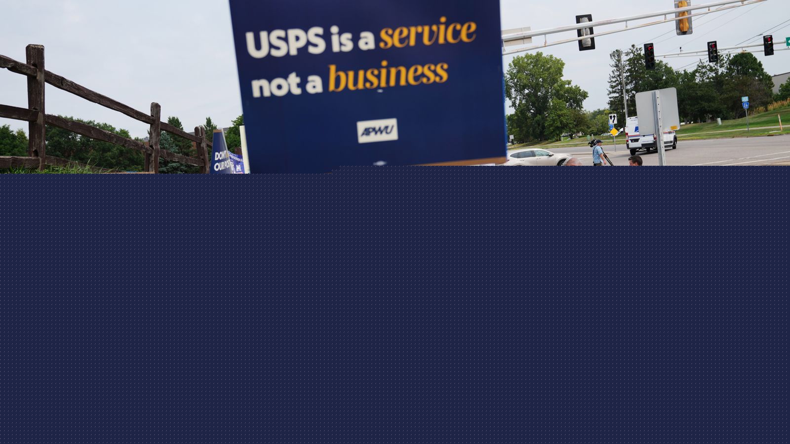 As USPS Inspector General lays out historic cuts, NALC convention votes against workers’ right to strike