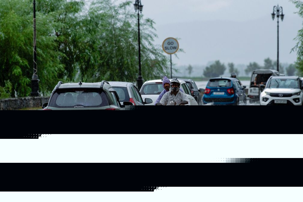 Incessant rains flood Srinagar areas