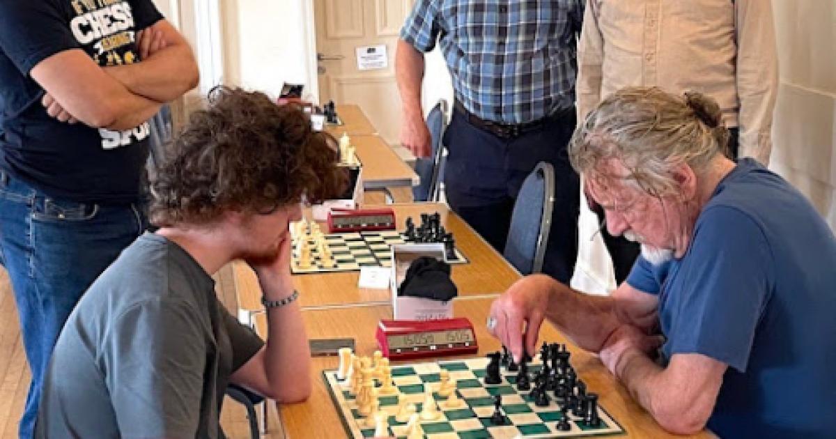 Rock icon 'delights' chess players with surprise appearance at local tournament