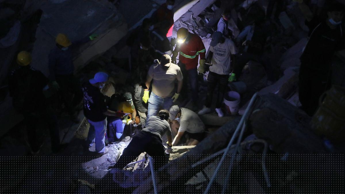 Momen Menegangkan Penyelamatan Korban Gempa Kolombia: Bersiul Jika Masih Hidup