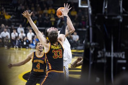 A rollercoaster contest ends with a 72-71 victory for Iowa men’s basketball