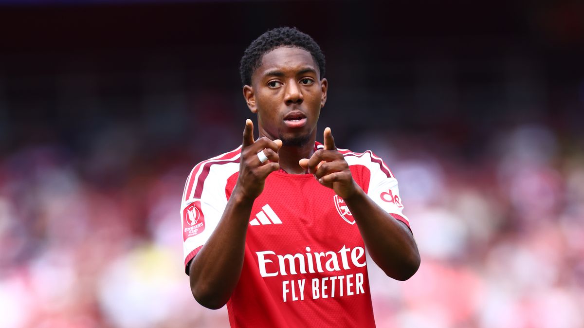 Transfer news LIVE: Man Utd's £14m move, midfielder 'spotted' at Liverpool, Lewis-Skelly move off