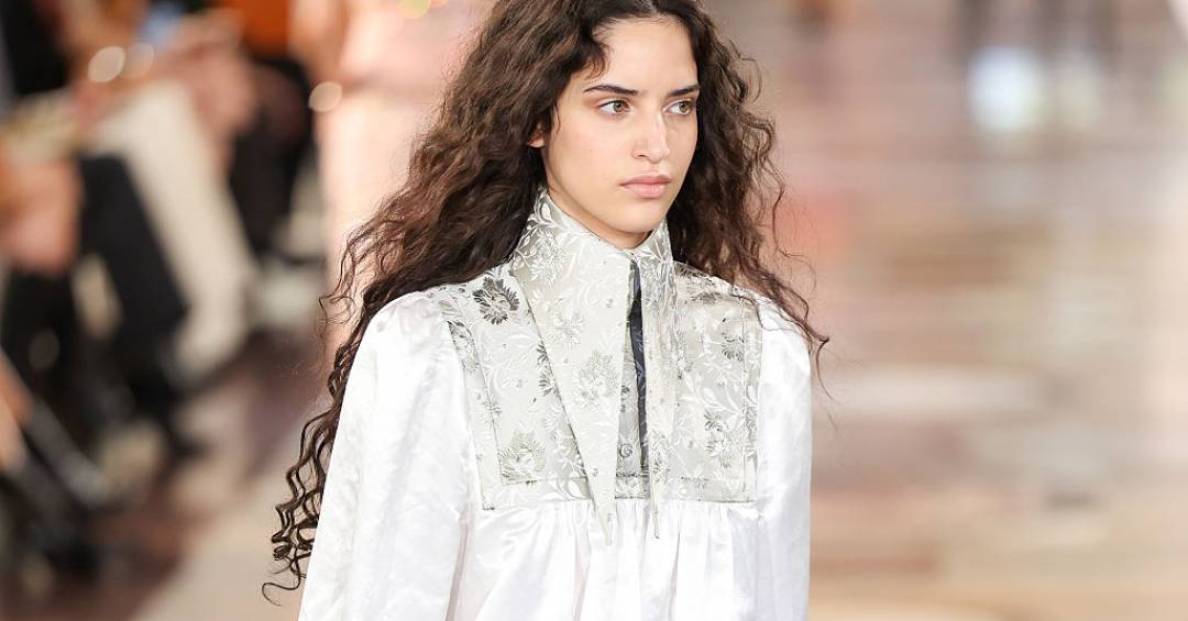 A intimidade ganha a passarela no desfile da Louis Vuitton, em Paris