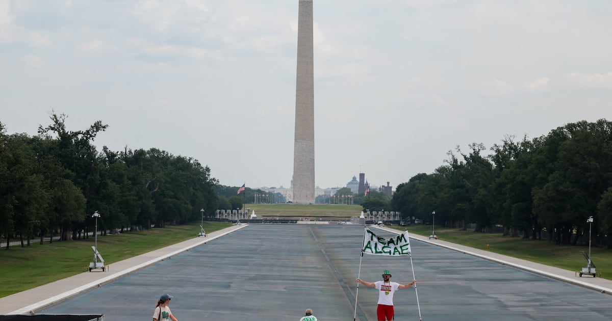 Trump’s $17M Reflecting Pool ‘Upgrade’ Has Extensive Damage