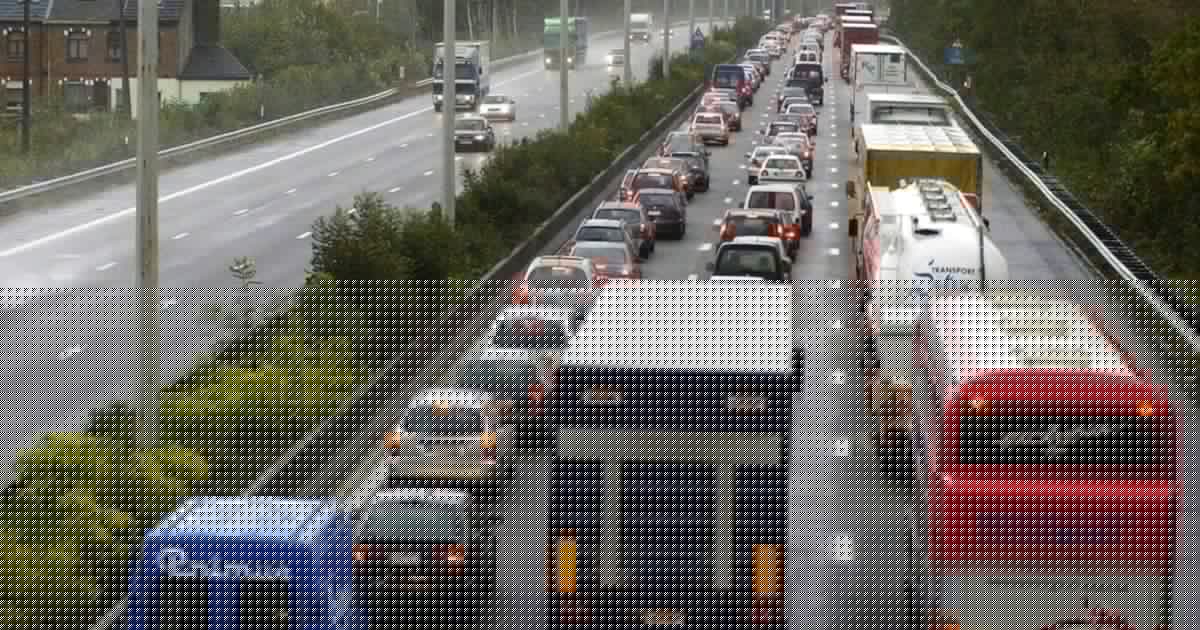 Un camion perd des déchets d'abattoir sur l'E40: près de deux heures d'attente