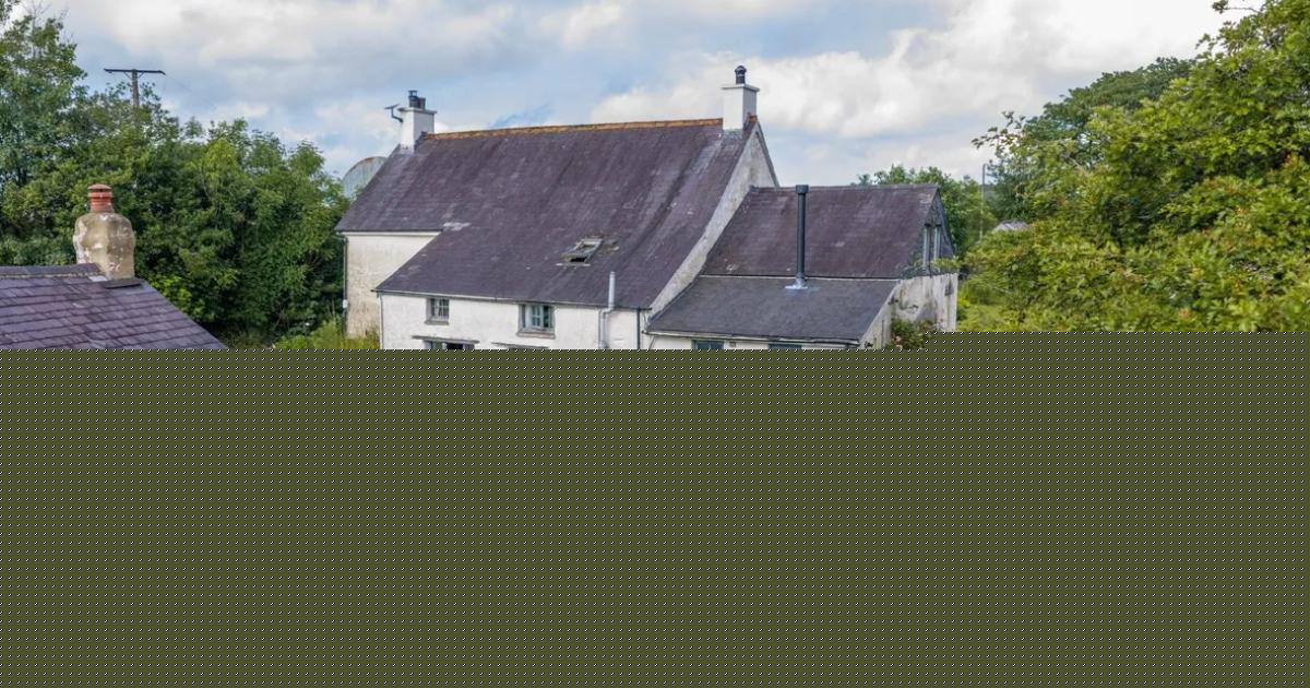 17th century farmhouse on the market for £925,000