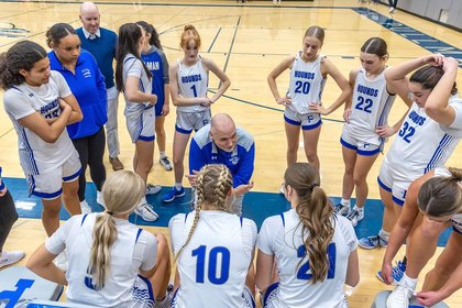 Through cancer diagnosis, Pullman’s Seth Paine returns to his happy place: coaching basketball